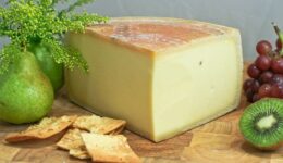 Cheshire Peyniri Hangi Yemeklerde Kullanılır? Faydaları ve Zararları Neledir