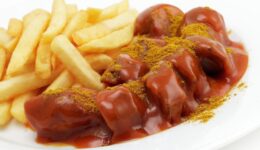 Currywurst Yemeklerde Nasıl Kullanılır? Faydaları ve Zararları Nelerdir?