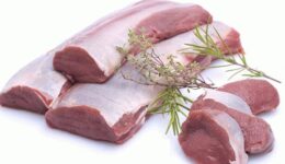 Karaca Eti Hangi Yemeklerde Kullanılır? Faydaları, Zararları ve Kalorisi