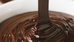 Kuvertür Çikolata Yemeklerde Nasıl Kullanılır? Faydaları ve Zararları Nelerdir?