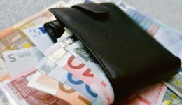 Slovakya Asgari Ücret Ne Kadar 2022? Market Alışverişine 200 Euro Yeterli!