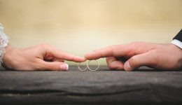Evlilik Yıldönümü İçin Romantik ve Anlamlı Mesajlar