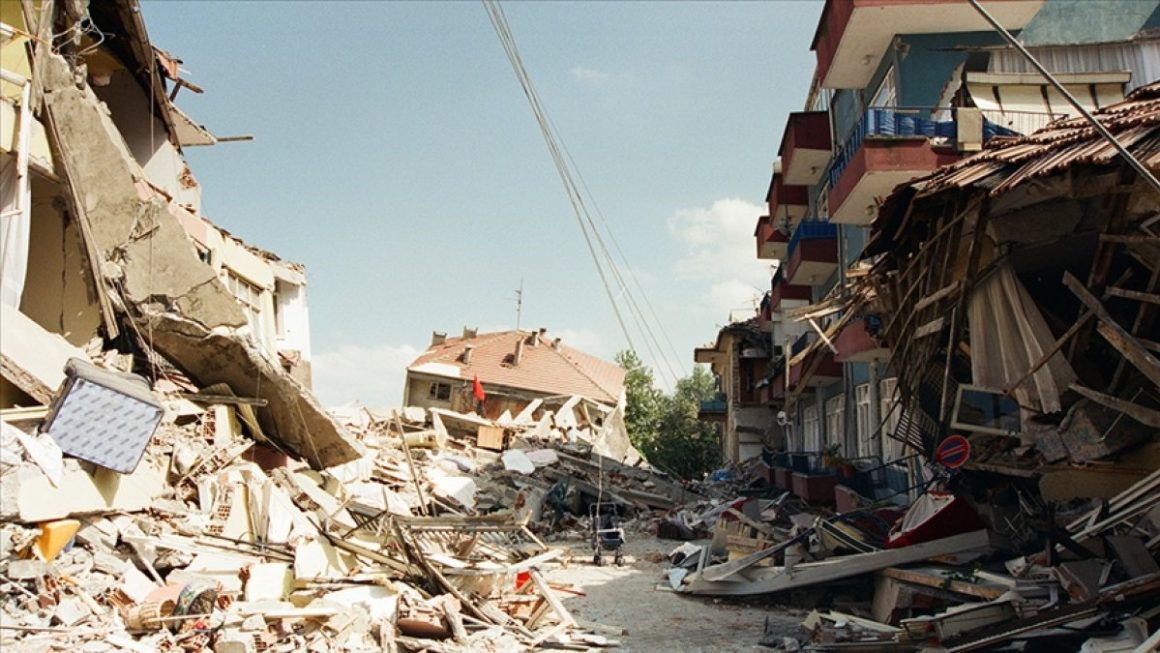 17-agustos-depremi-sozleri-derin-izler-ve-insanlik-dersleri-79736